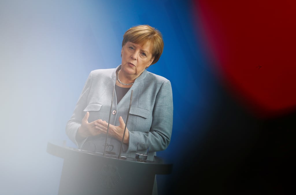 Refugies: merkel appelle orban au respect des regles europeennes