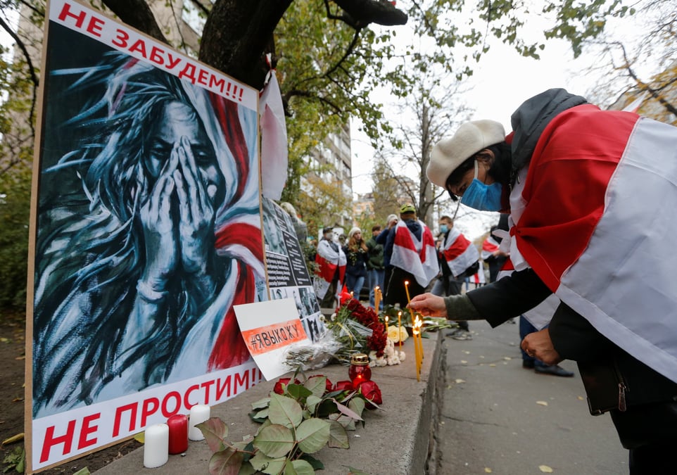 Des milliers de personnes aux obseques de bondarenko en bielorussie