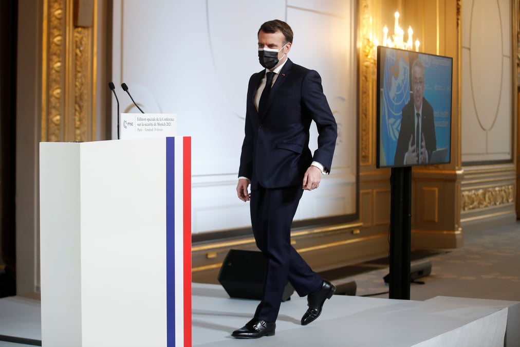 L'ue soutient la proposition de macron de donner des vaccins aux medecins en afrique