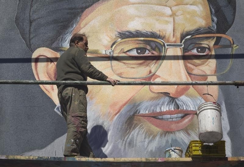 En Iran, la succession de Khamenei en question après son opération