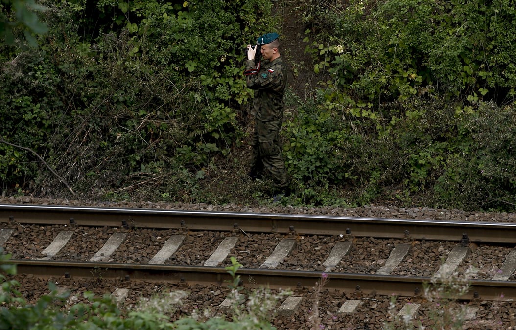 Inspection sur le site presume du train d'or nazi en pologne