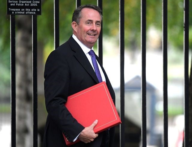 Liam fox tacle macron, londres ne bluffe pas