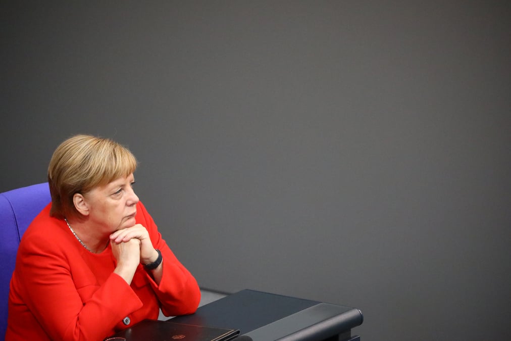 "rien ne justifie qu'on pourchasse des gens", dit merkel