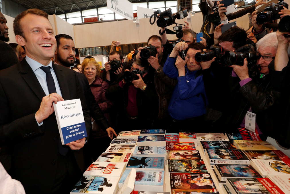 Macron s'installe en tete au premier tour