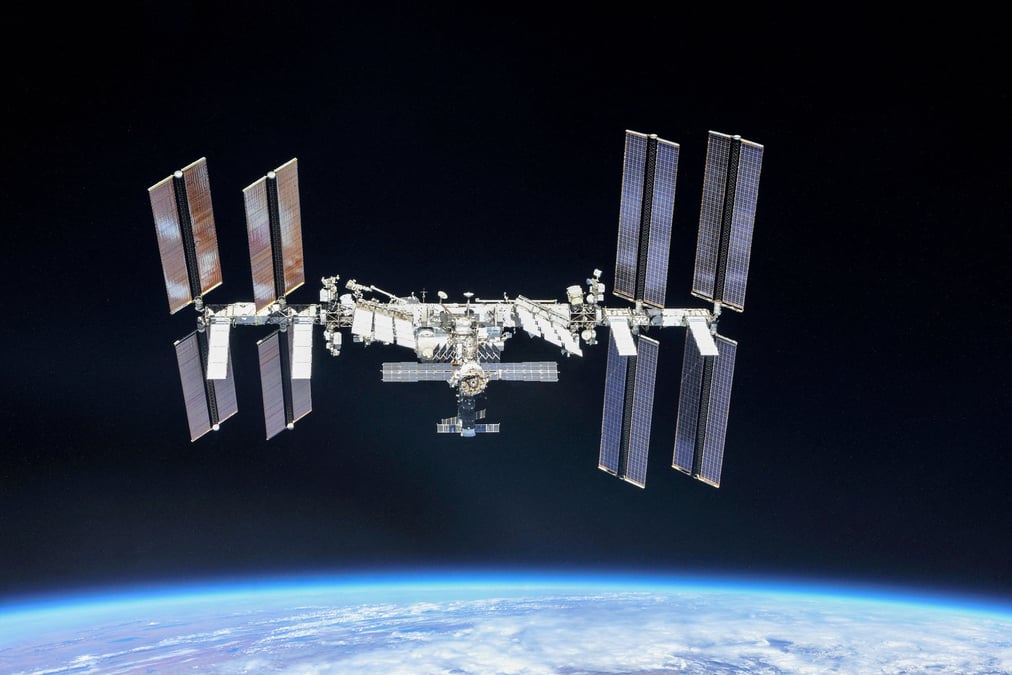 Après de longues semaines de tests sur Starliner, l'agence spatiale américaine avait décidé à l'été de le faire revenir à vide et de ramener les deux naufragés avec la mission de SpaceX Crew-9.