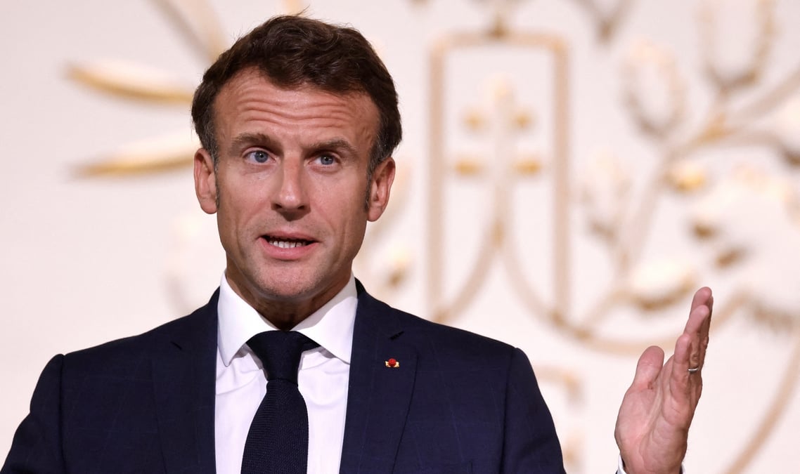 Emmanuel macron prononce un discours