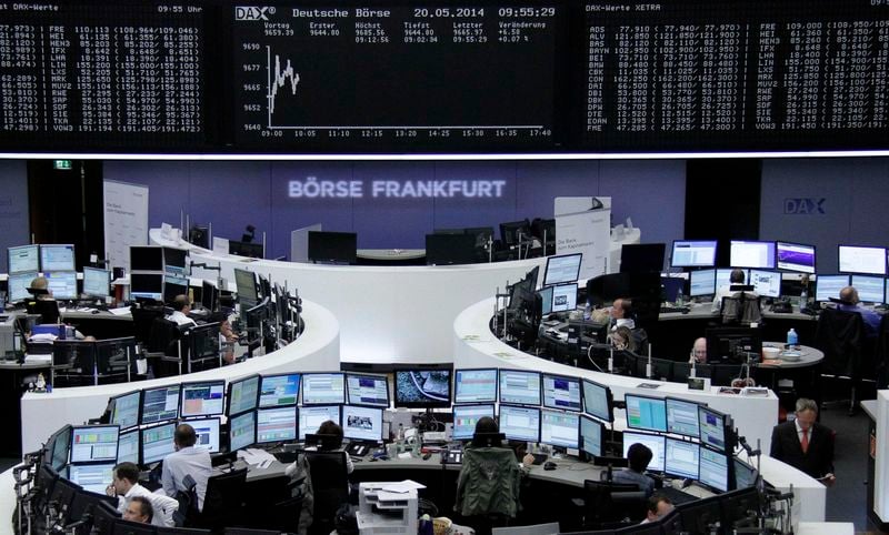 Stabilité ou léger recul des Bourses européennes à la mi-séance