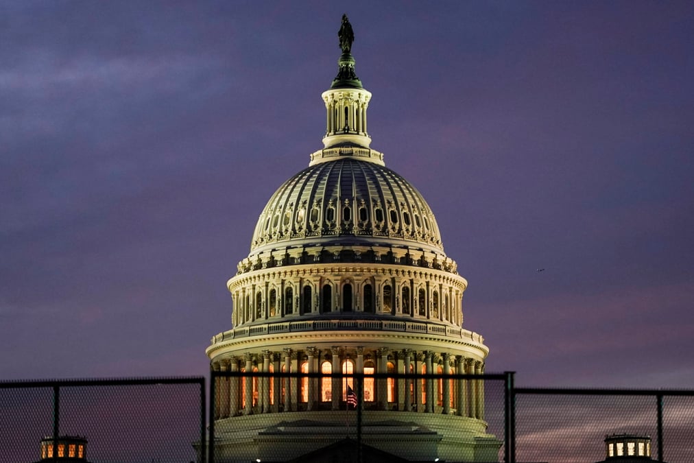 Usa: les democrates, avec l'appui de republicains, avancent sur l'"impeachment"