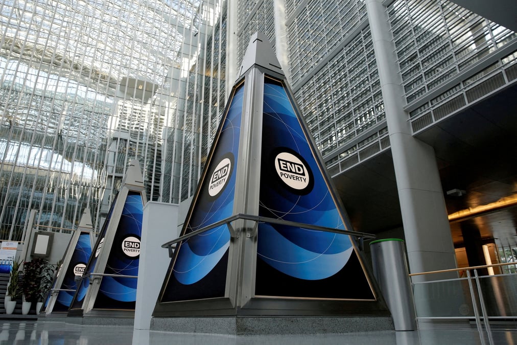 « À l'exception des fonds de la Banque mondiale et d'autres institutions multilatérales, l'argent sort des économies pauvres, alors qu'il devrait y entrer », a déclaré ce mardi le chef économiste de la Banque mondiale.