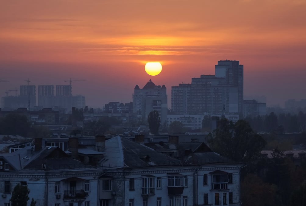 Un coucher du soleil a kyiv