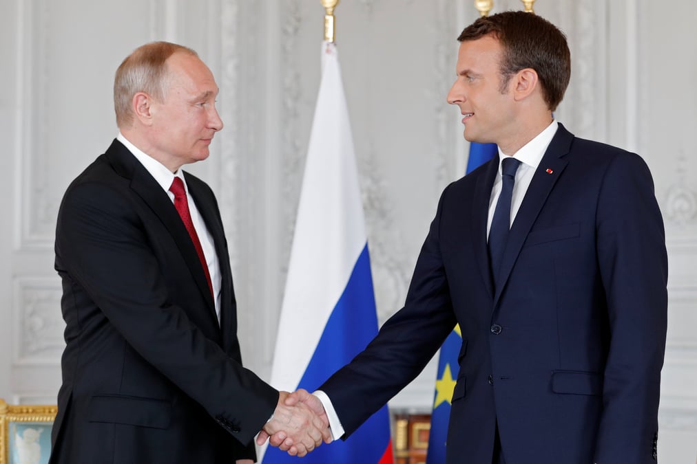 Macron recoit poutine a versailles