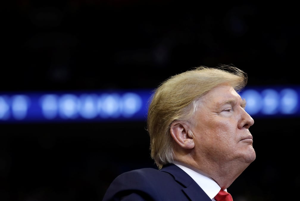 Trump signe une loi soutenant les manifestants de hong kong, colere de pekin