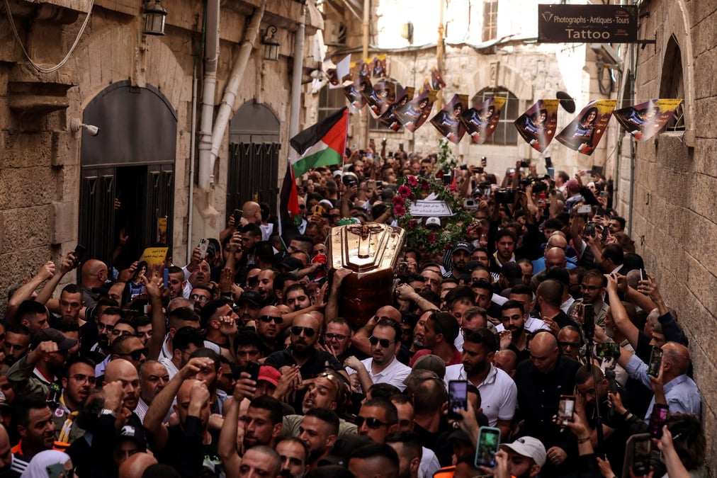 Affrontements a jerusalem lors des funerailles de la journaliste shireen abu akleh