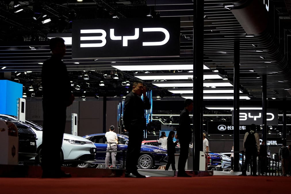 BYD a dépassé Tesla au quatrième trimestre 2023 pour devenir le premier vendeur mondial de véhicules électriques.