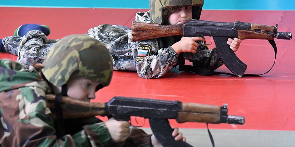 En Russie, l'éducation militaro-patriotique commence dès le plus jeune âge.