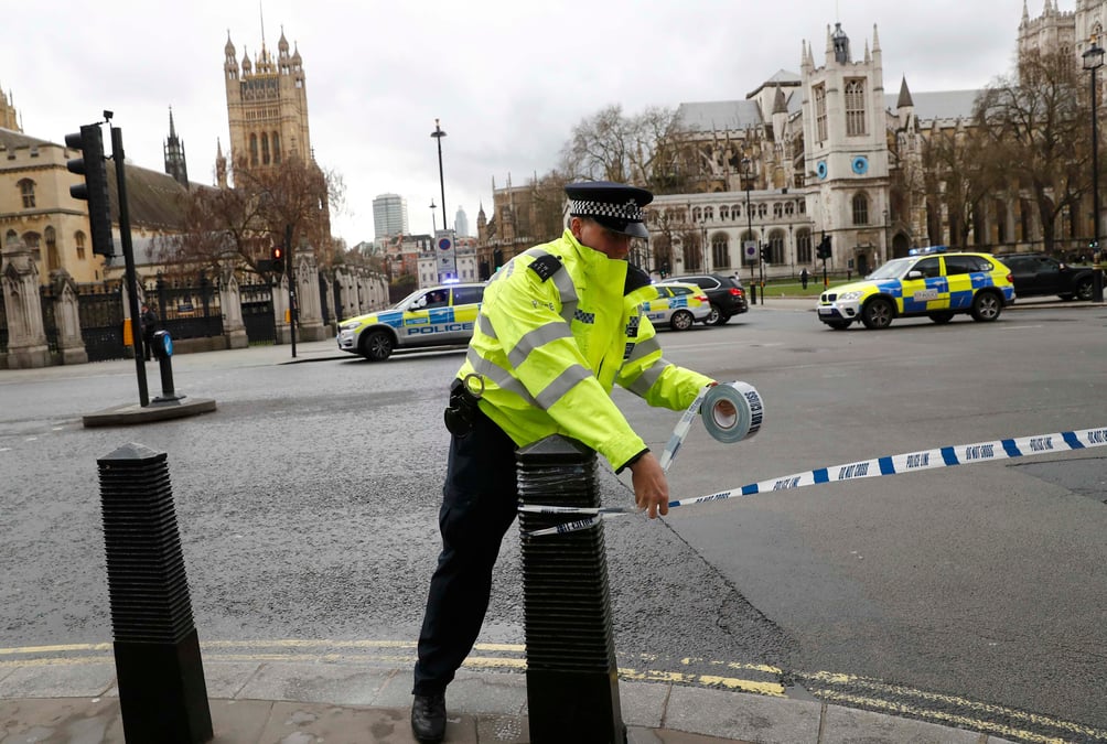 Detonations pres du parlement a londres