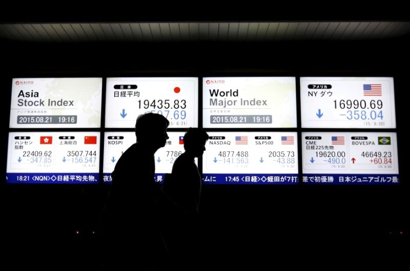 Tokyo finit en baisse