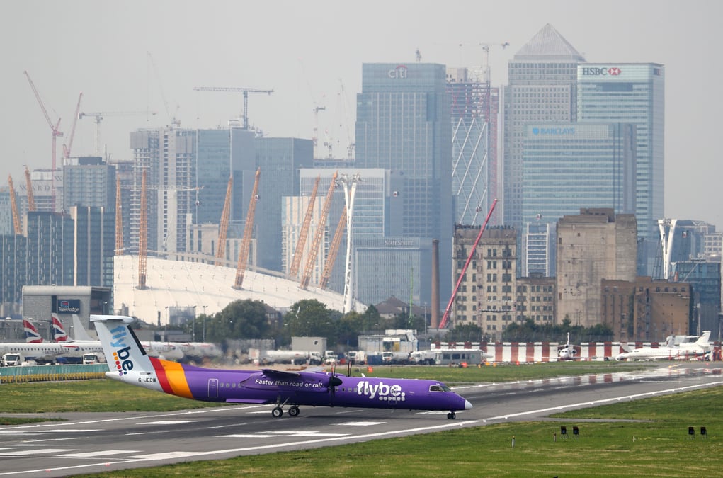 La compagnie aerienne flybe songe a se vendre, le titre bondit