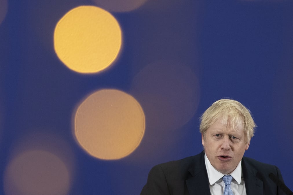 Grande-bretagne: les tories donnes en tete avec une majorite de 68 sieges, selon l'institut yougov