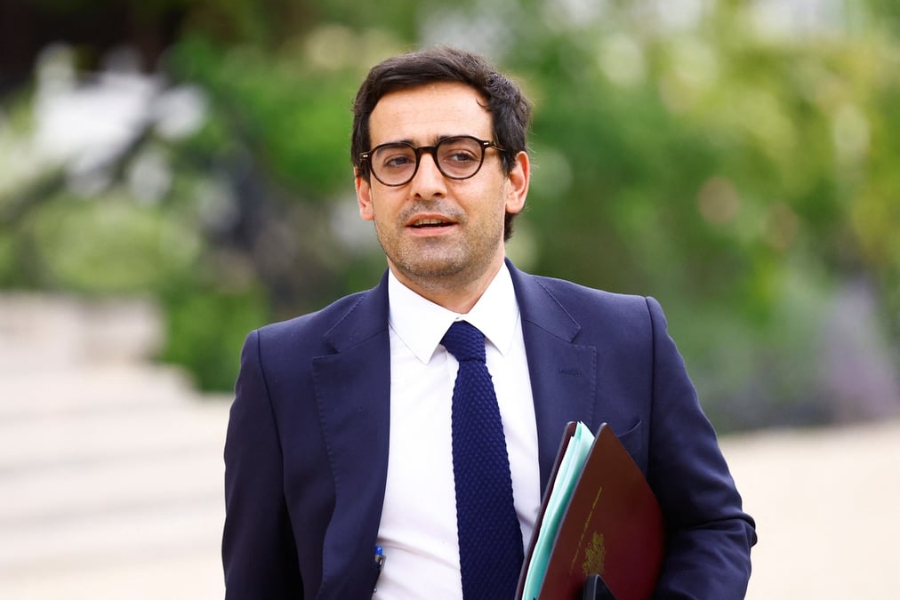 Le ministre demissionnaire de l'europe et des affaires etrangeres stephane sejourne
