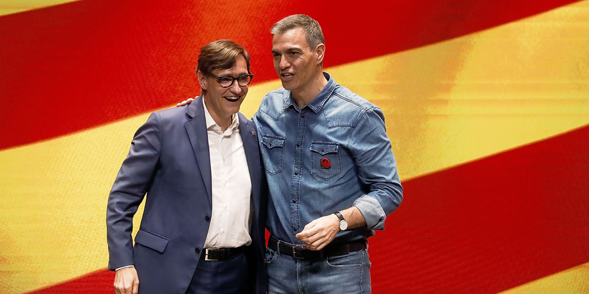 Salvador Illa et Pedro Sánchez à Barcelone, jeudi.