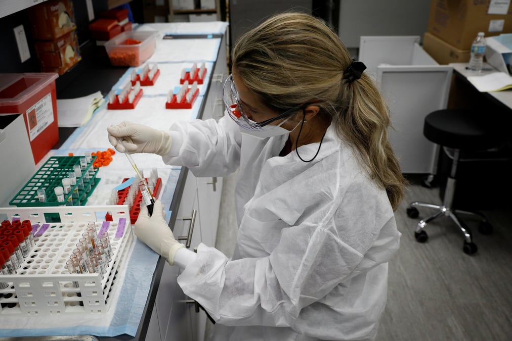 Les syndicats de biologistes alertent aussi sur le risque de disparition de réseaux de laboratoires de proximité, particulièrement dans les zones rurales.