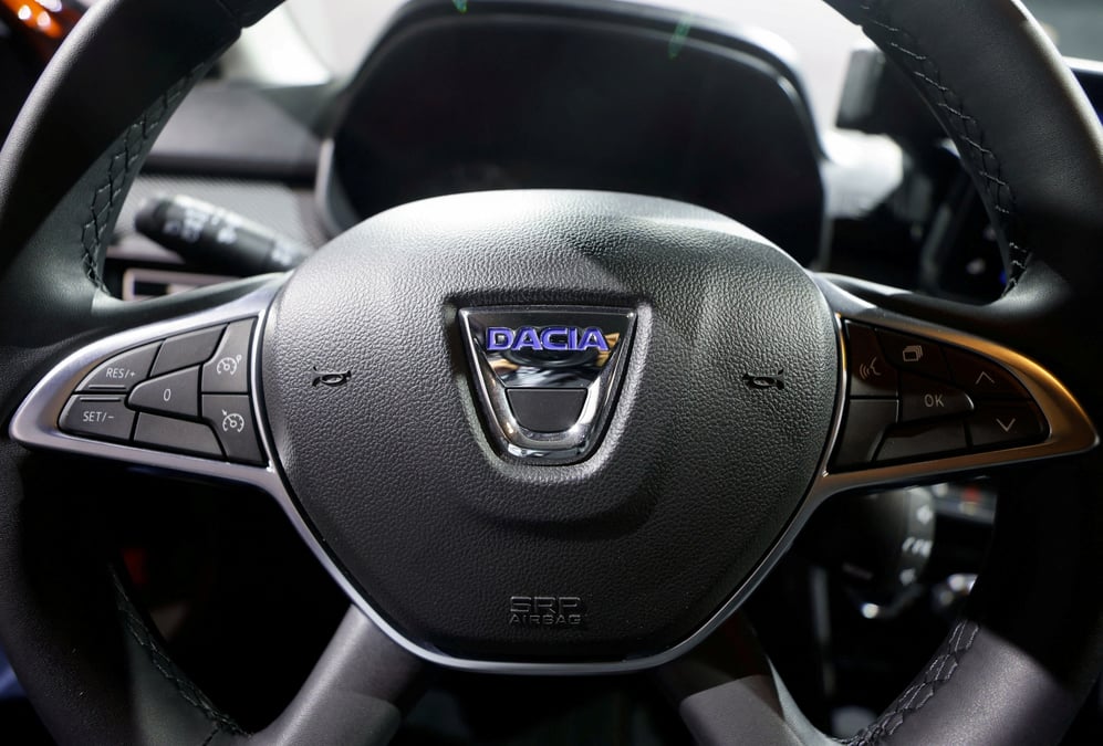 Une voiture jogger dacia est exposee avant le salon de l'automobile de munich 2021