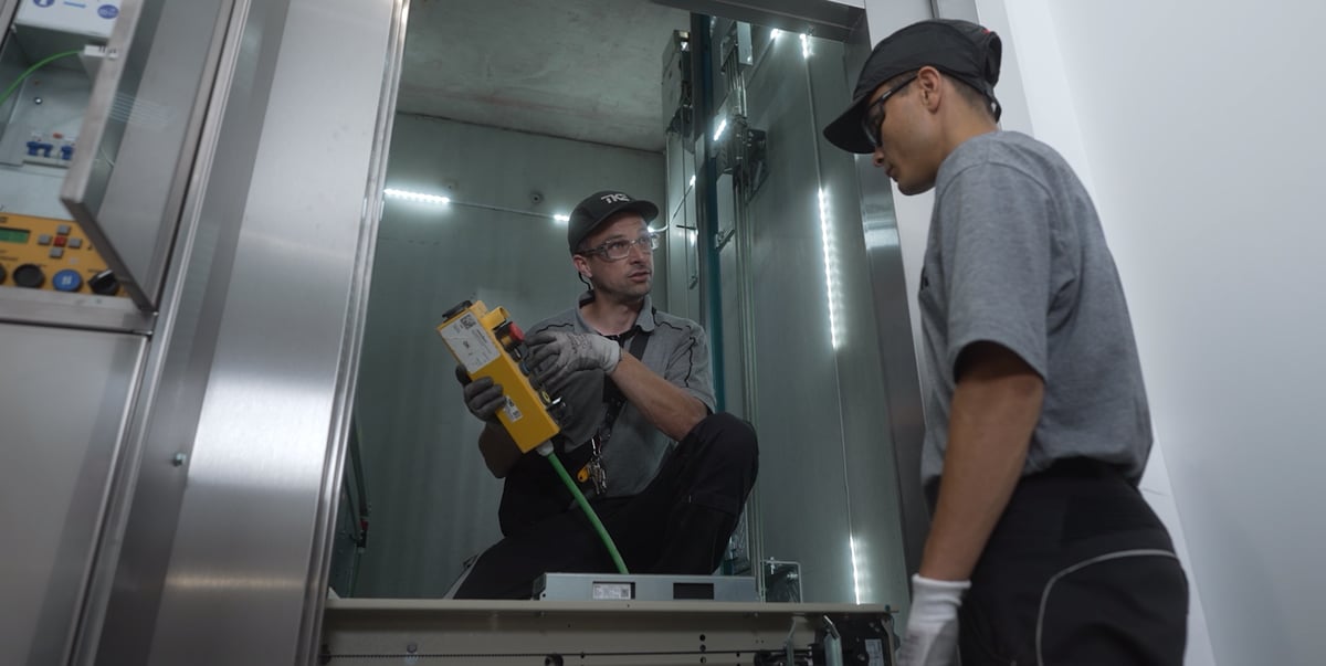 Chacun des neufs alternants réfugiés a été encadré par un tuteur au sein de TK Elevator France.