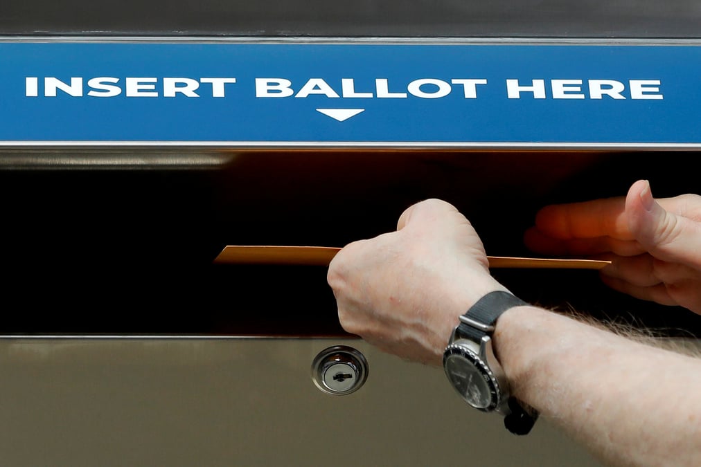 Le delai de reception des votes par correspondance prolonge dans le wisconsin