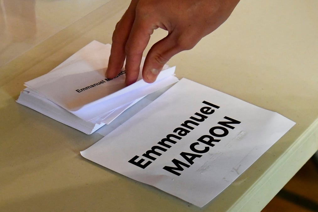 Emmanuel macron reelu pour un second mandat presidentiel