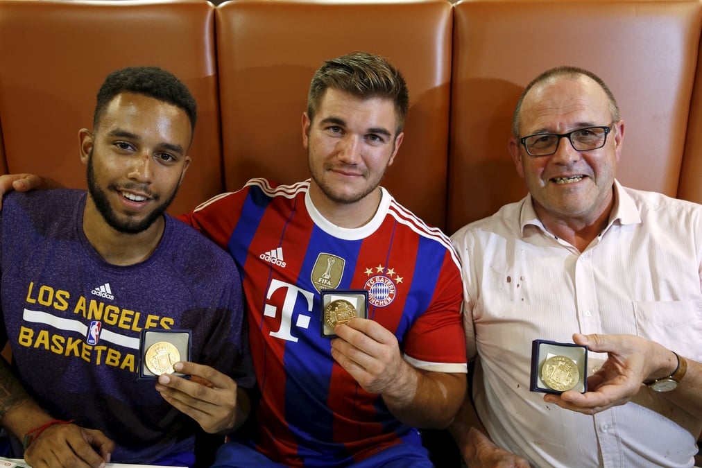 Le tireur a bord du thalys maitrise par des passagers