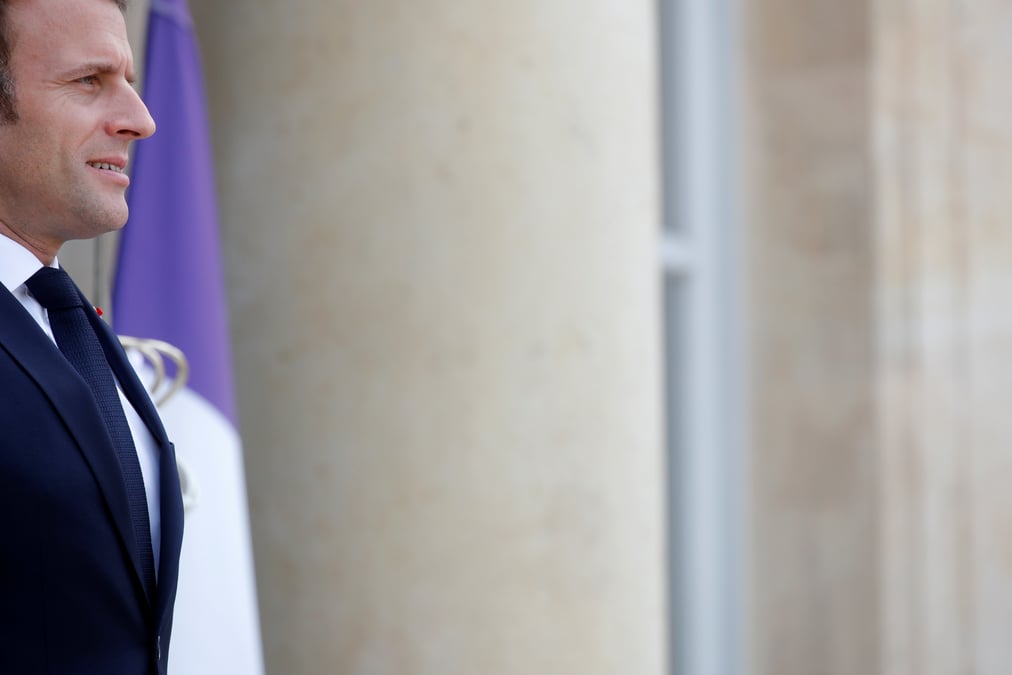 Macron promet d'agir face aux violences policieres contre la presse