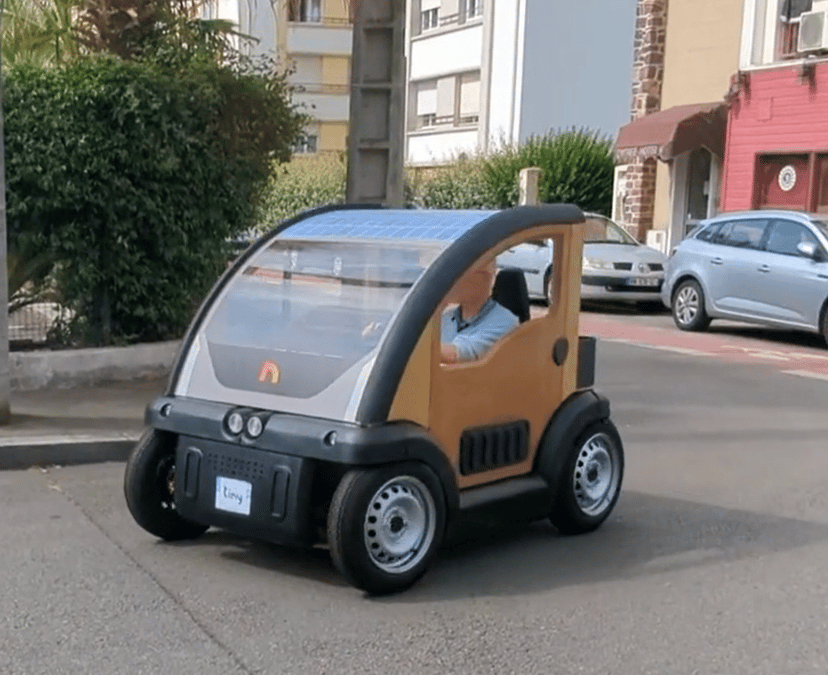 Avec son design épuré et ses équipements minimalistes, la Tiny doit en principe être commercialisée en 2025.