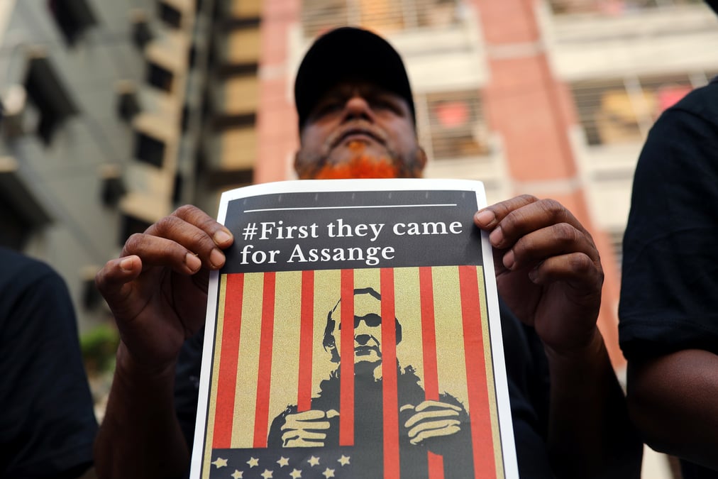 Les experts de l'onu denoncent la condamnation disproportionnee d'assange