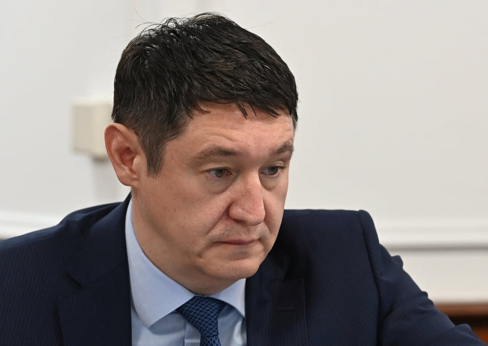 Le ministre kazakh de l'energie, almasadam satkaliyev, assiste a une reunion gouvernementale a astana