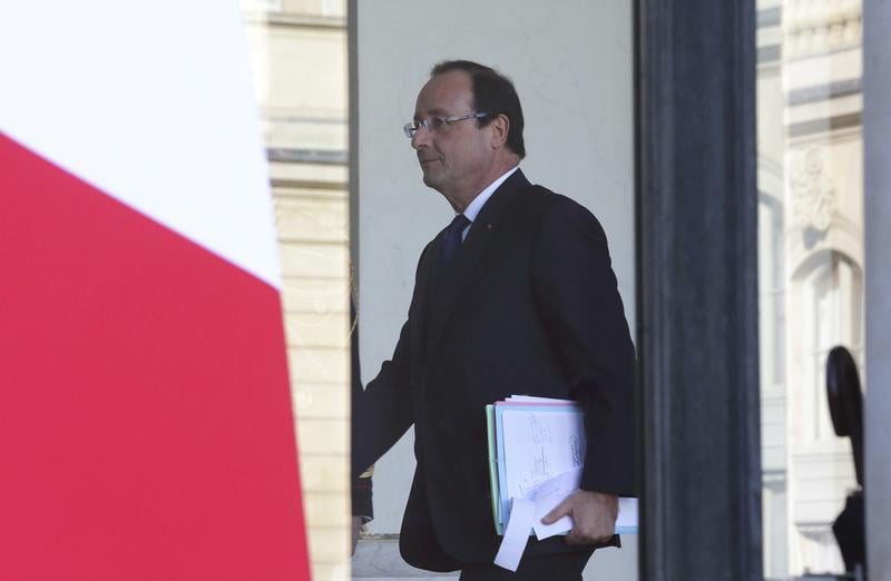 François Hollande chute à 15% d'opinions favorables, selon YouGov