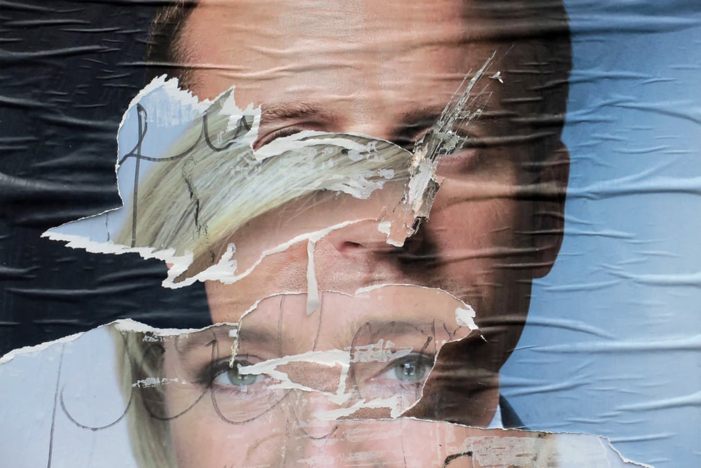 Le fn se plaint de bulletins de marine le pen dechires