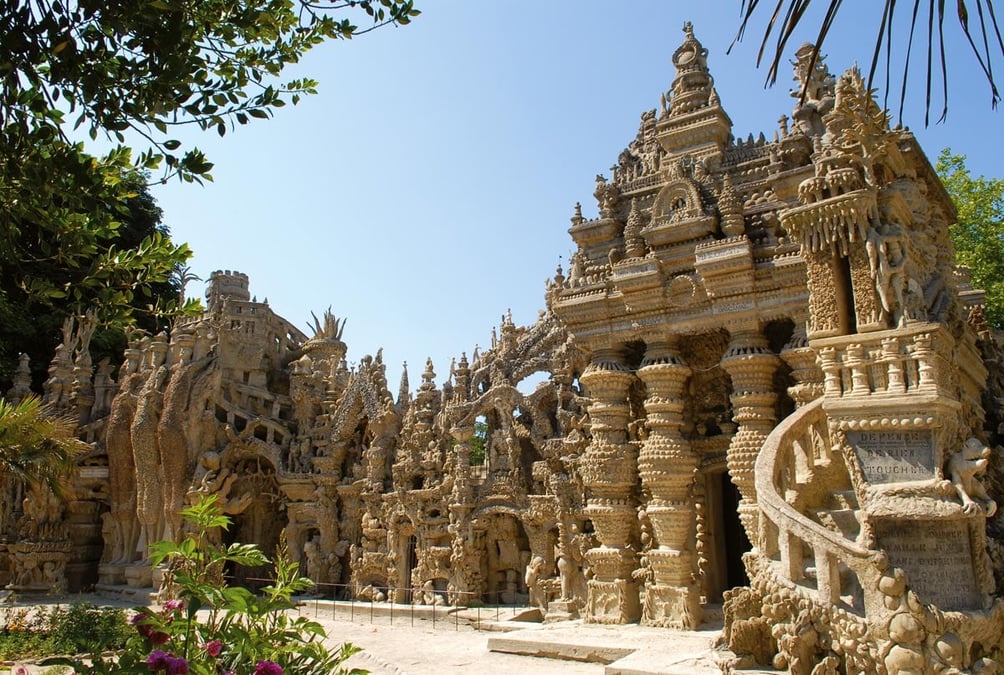 Le Palais Idéal du facteur cheval à Hauterives, dans la Drôme, fête ses 50 ans au classement des monuments historiques.