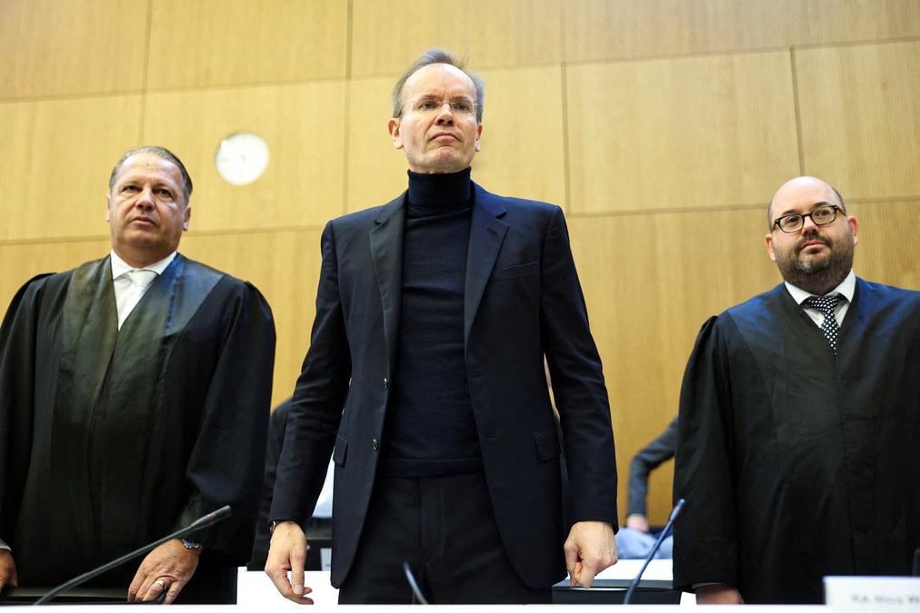 L'ancien president du directoire de wirecard markus braun, et ses avocats, alors que s'ouvre le proces du fondateur du groupe a munich