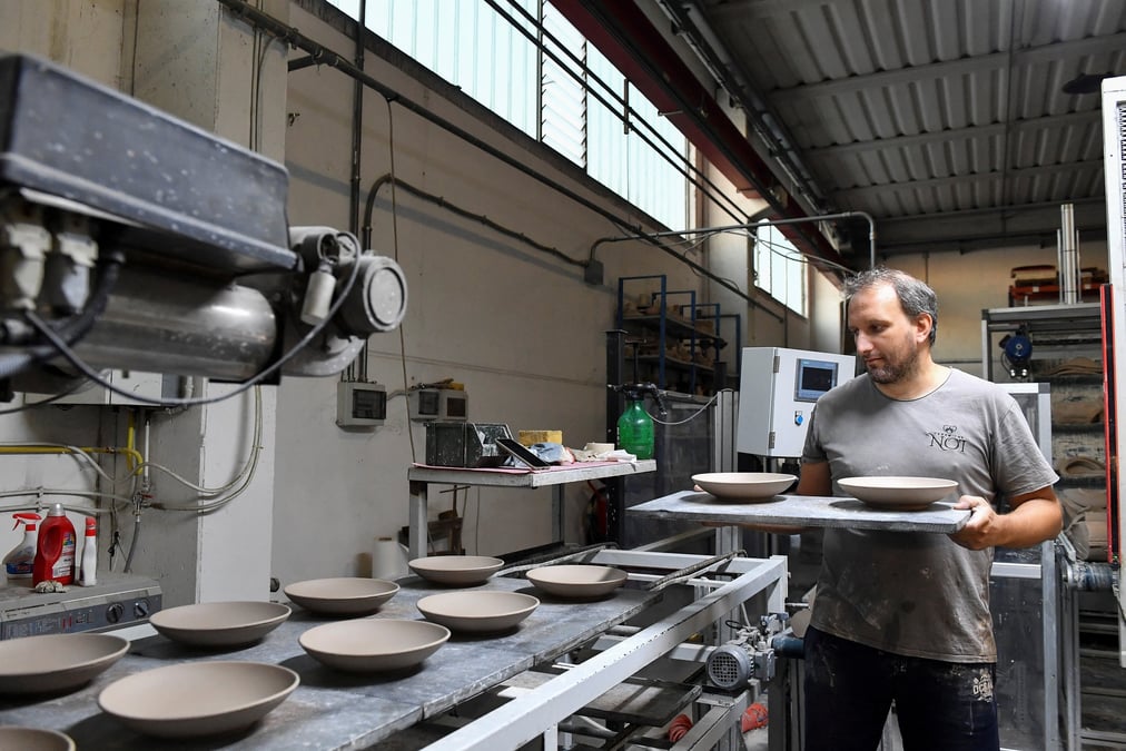 L'usine de ceramique ouvre au lever du soleil en raison de la hausse des couts de l'energie, a citta di castello