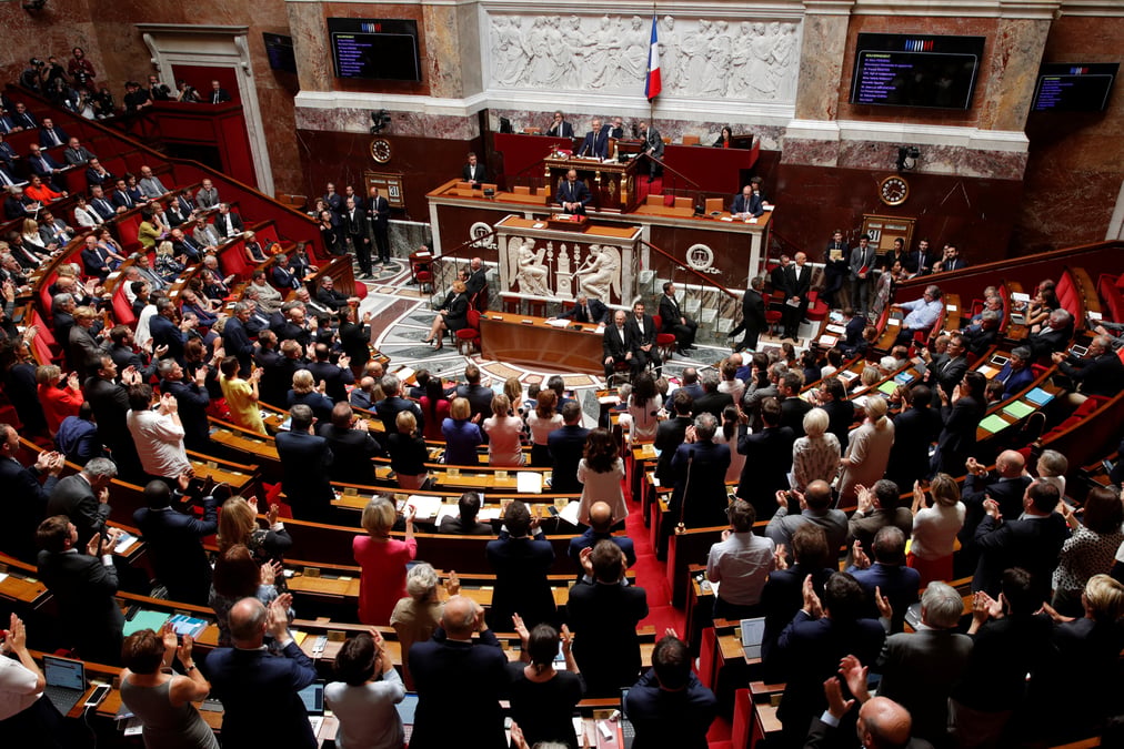 L'assemblee diligente une enquete sur les badges d'acces