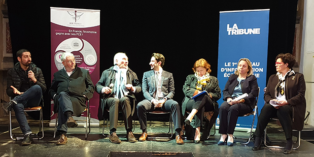 Les sept candidats aux municipales de Carcassonne, réunis sur la scène de l'Auditorium pour le Grand Oral du 4 mars