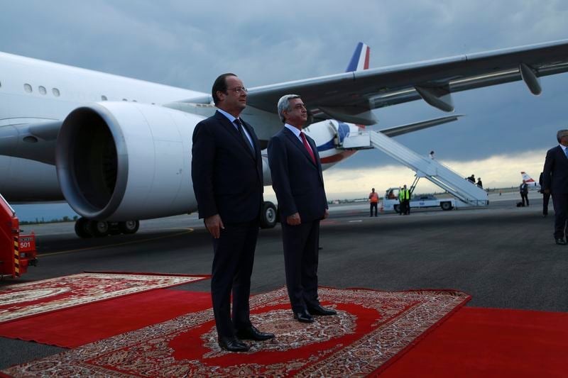 Hollande condamne à Erevan toute négation du génocide arménien