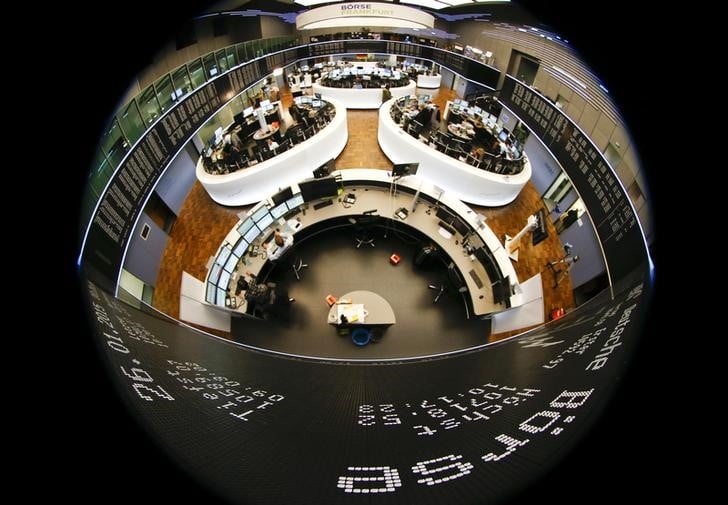Les bourses de paris et francfort retombent legerement a l'ouverture