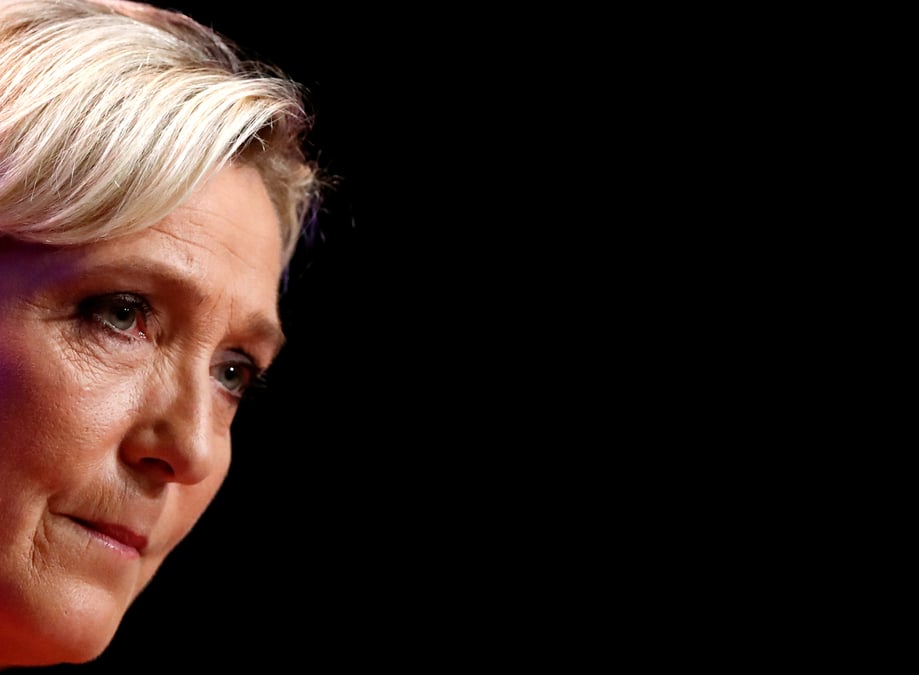 Le pen favorable a une tete de liste rn aux europeennes