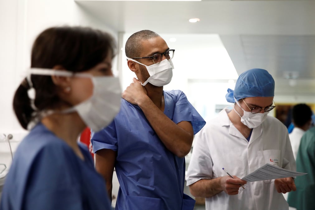 France: les plans de reorganisation des hopitaux suspendus, dit ndiaye
