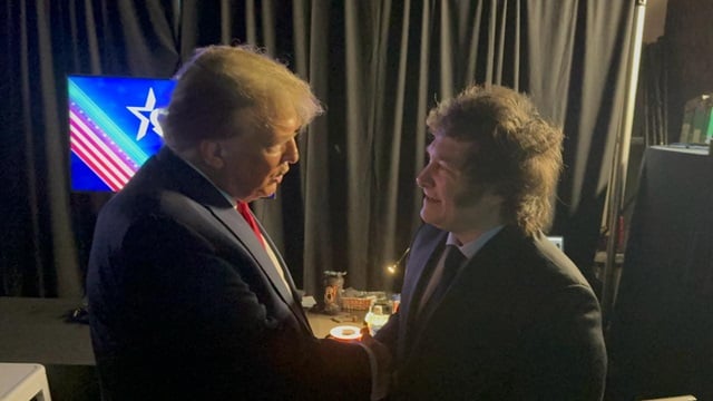 Donald Trump et Javier Milei lors d'une conférence de presse.