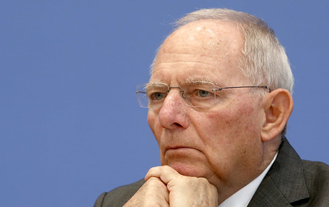 Wolfgang schauble met en garde contre la politique de taux ultra-bas de la bce