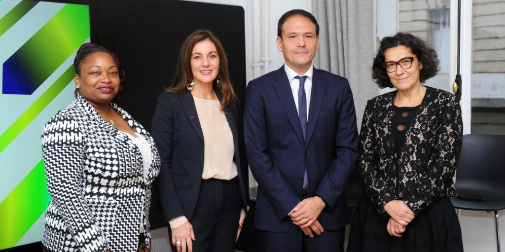 Cédric O, Secrétaire d'Etat français au Numérique, accompagné par des membres de la JFD.