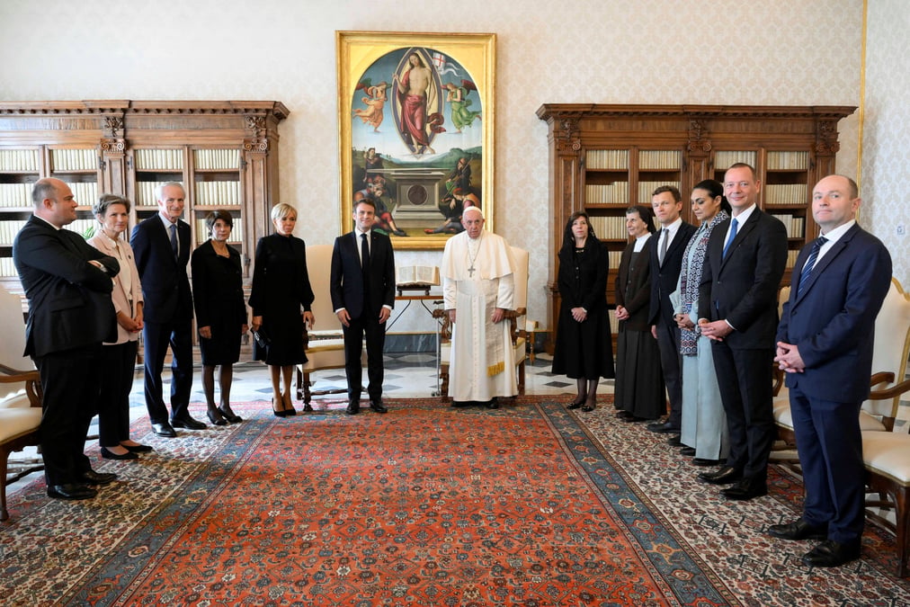 Le pape francois rencontre le president francais emmanuel macron et son epouse brigitte macron au vatican
